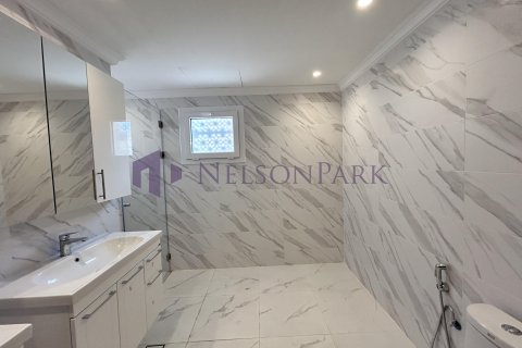 4 bedrooms Villa in Doha, Qatar No. 58184 9