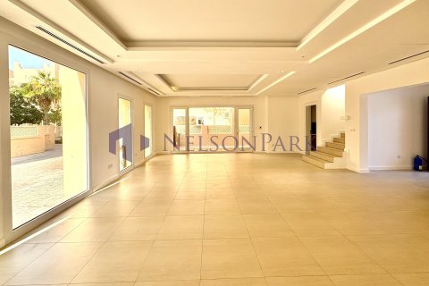 4 bedrooms Villa in Doha, Qatar No. 58184 3