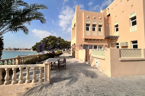 4 bedrooms Villa in Doha, Qatar No. 58184 1