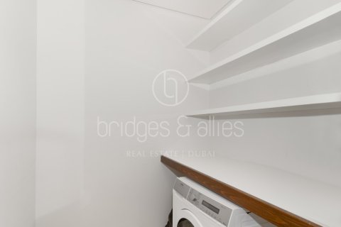 Apartment de 2 dormitorios en The Hills, UAE No. 102436 18