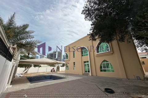 5 bedrooms Villa in Doha, Qatar No. 58125 7
