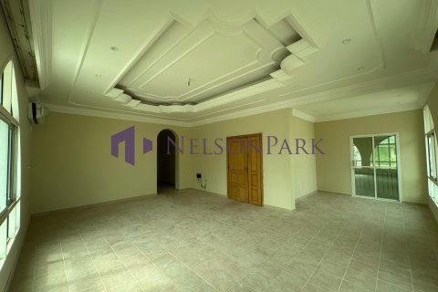 5 bedrooms Villa in Doha, Qatar No. 58125 9