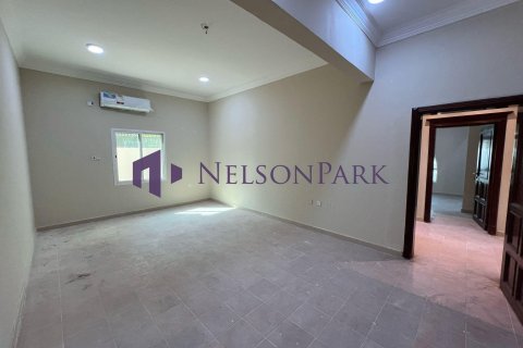 5 bedrooms Villa in Doha, Qatar No. 58125 18