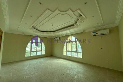 5 bedrooms Villa in Doha, Qatar No. 58125 3