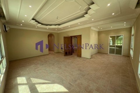5 bedrooms Villa in Doha, Qatar No. 58125 10