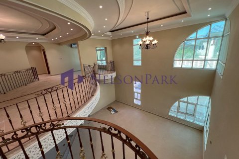 5 bedrooms Villa in Doha, Qatar No. 58125 2