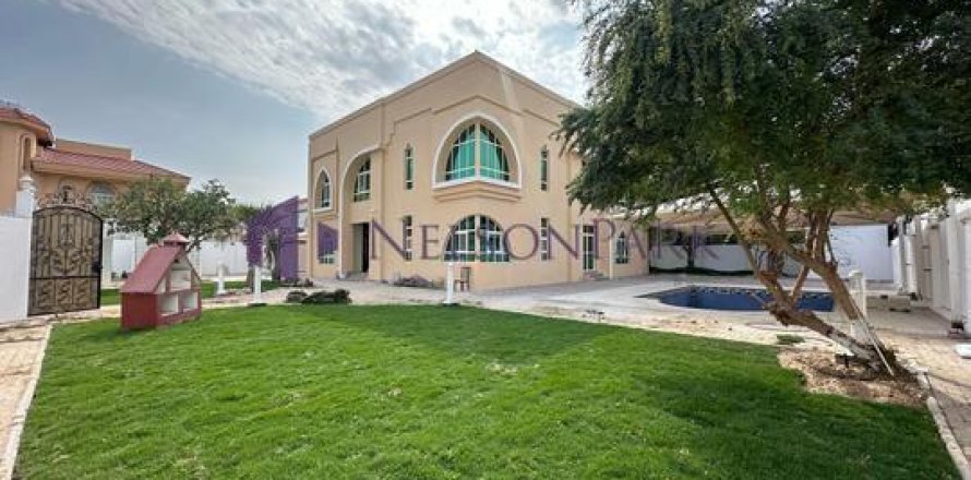 5 bedrooms Villa in Doha, Qatar No. 58125